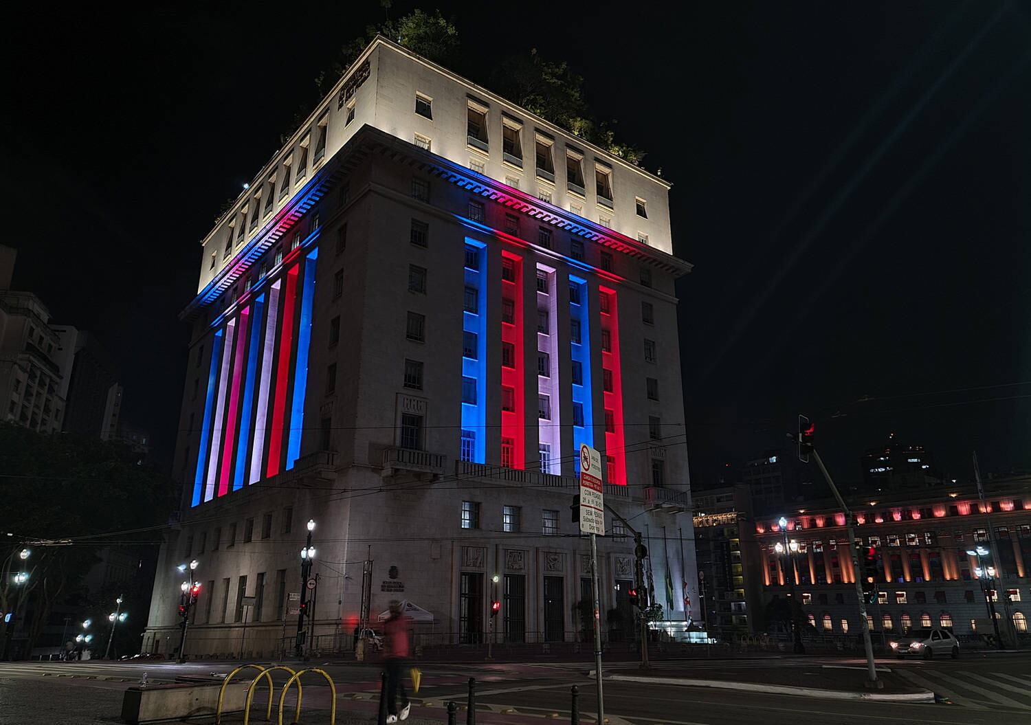 O prefeito emitiu uma nota após a divulgação da morte da rainha Elizabeth 2ª: "Lamentamos profundamente a passagem da rainha, que uniu os britânicos e representou o Reino Unido com sabedoria e altivez durante os 70 anos de seu reinado. Em nome da cidade de São Paulo, nossos sentimentos sinceros e solidariedade à família real e a toda a população"