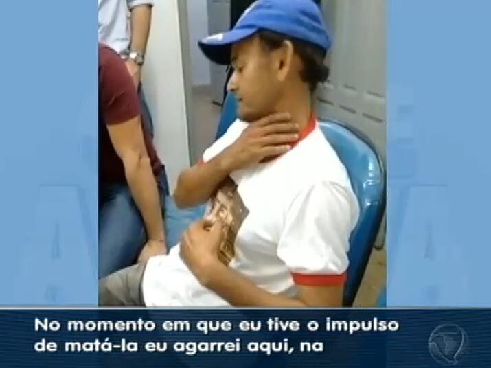 Alcino, de 49 anos, confessou ter assassinado a adolescente Kailane Ferreira Frazão, de 12 anos, na cidade de Imperatriz, no interior do Maranhão. De acordo com a reportagem, a garota foi violentada sexualmente e morta com golpes de facão. Assista ao vídeo
+ Quer ver tudo o que rolou no Cidade Alerta? Veja a íntegra no R7 Play