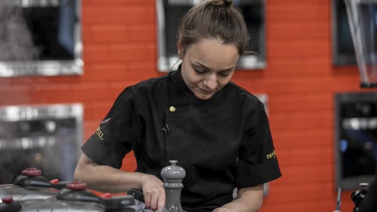 Gab já fez grandes produções no Top Chef, mas afirma que prefere cozinhar pratos da culinária francesa clássica, que tem mais intimidade. A chef fala sobre o último episódio: “Quero representar as mulheres na final, vou estar cozinhando com todas as
cozinheiras do Brasil”. A participante, que no primeiro
episódio chegou até a chorar, acredita que superou as inseguranças 