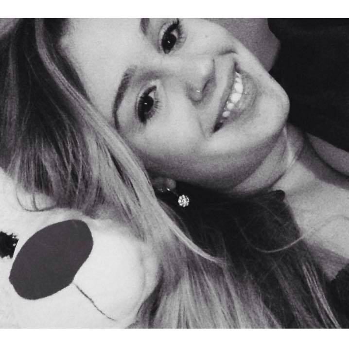 A jovem de 21 anos que morreu atropelada pelo bandido que havia acabado de roubar seu carro, na zona sul de São Paulo, havia feito campanha contra a violência em seu perfil no Facebook semanas antes do crime 