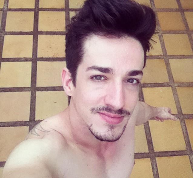 O suspeito, então, disse que diante da situação
pegou uma faca e golpeou o amigo no peito no peito