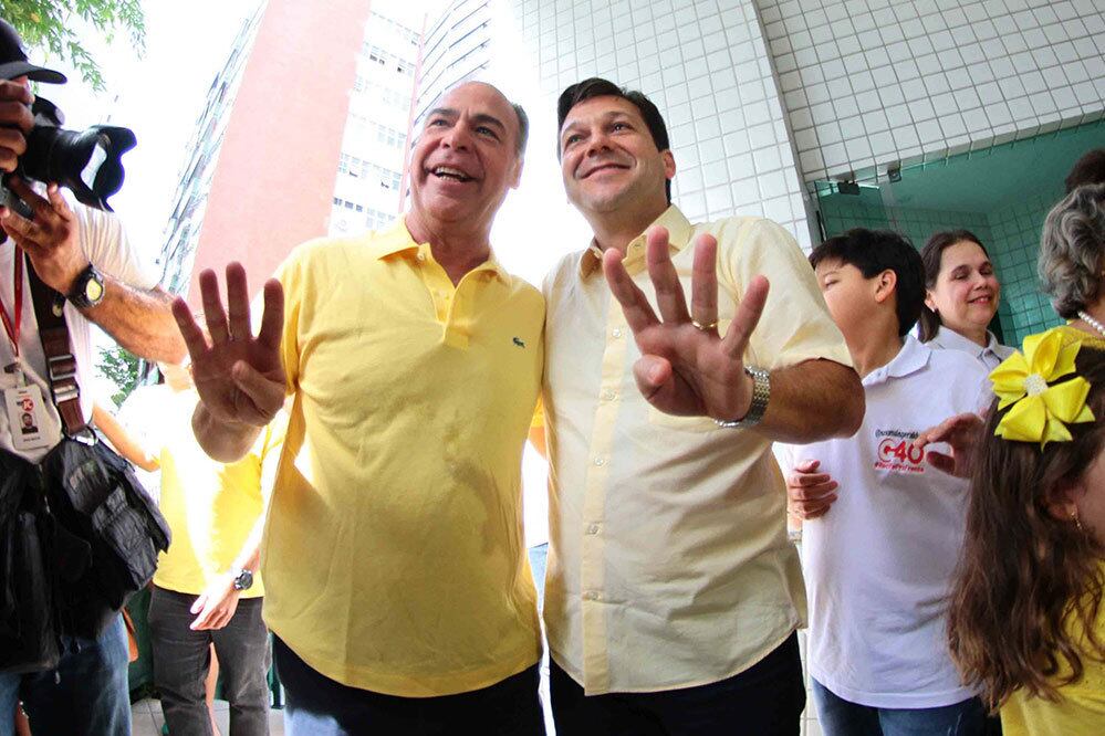 O candidato à prefeitura do Recife (PE), Geraldo Julio (à dir.) e o ministro Fernando Bezerra Coelho, nesta manhã