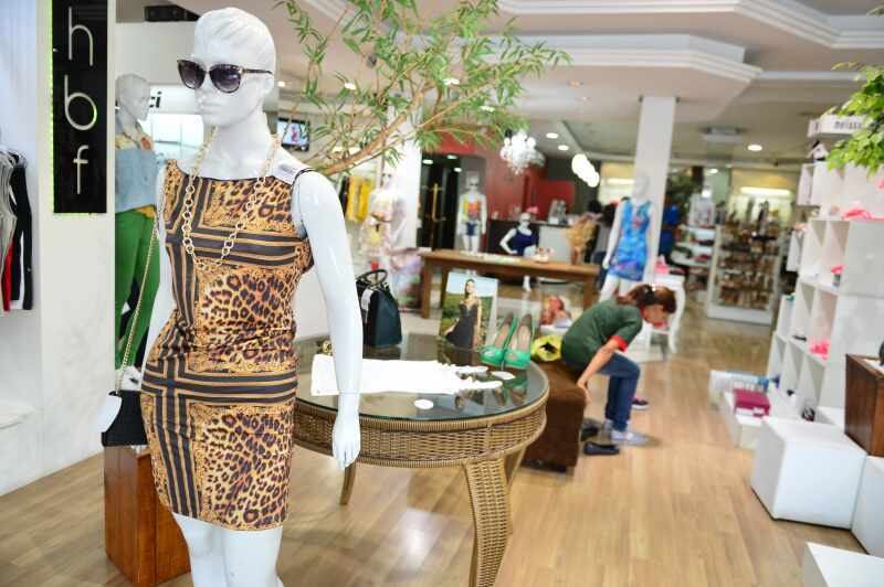 Juliana é o exemplo da cliente beneficiada pela proximidade. Massao explica que essa
questão do deslocamento foi um dos grandes motivos para que o estabelecimento
ficasse na região

— Fica muito difícil se locomover da zona leste para o centro, para esses lugares
mais nobres. Então, o público mesmo já está se distanciando de lá. A gente
pensou nisso, criar o ambiente para eles no local deles