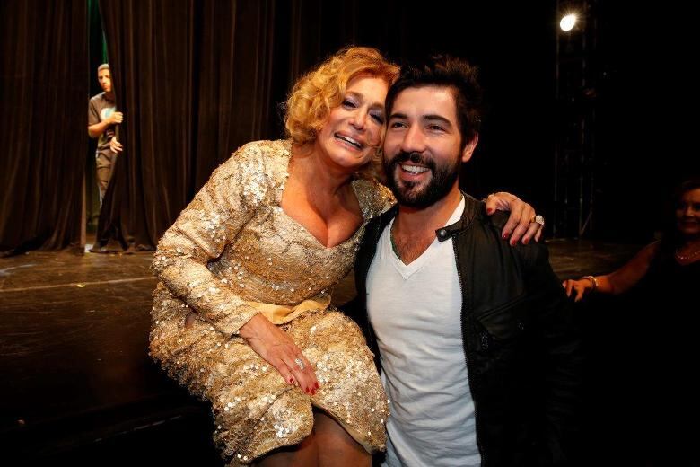 — Ela tem um nervosismo e sempre rola isso. Depois de 50 anos de profissão, eu acho lindo o friozinho na barriga que ela sente. Ela é original e verdadeira no palco. Ela passa toda essa verdade porque ela se entrega em tudo que faz