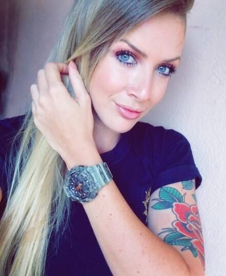 Com 1,76 de altura, Paula também atua como modelo tendo participado de diversas campanhas