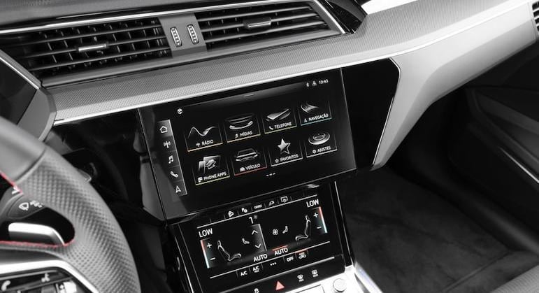 Além da multimídia Audi MMI, há tela de 8,6” só para climatização