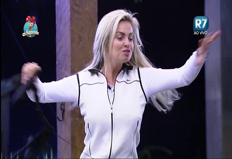Na madrugada desta quinta-feira (15), Veridiana Freitas, que está na Roça junto com Luka Ribeiro, fez uma promessa para Rebeca Gusmão caso não fosse eliminada desta vez
+ Quem deve ficar em A Fazenda? Clique aqui e vote quantas vezes quiser
+ Veridiana veste o sutiã na frente de Marcelo Bimbi
+ Mara Maravilha volta como a Fazendeira da semana e faz promessa para os peões
+ Mara Maravilha vence prova e é a nova Fazendeira
+ "A casa inteira está contra ela. Eu vou ser mais uma no meio da multidão?", Minerato defende Mara Maravilha
+ Ana Paula vacila na hora de trocar a roupa e mostra demais
+ Ovelha lembra do dia em que Veridiana o chamou de velho safado
+ Luka ensaia discurso para Marcelo Bimbi: "Tu é traidor, rapaz"