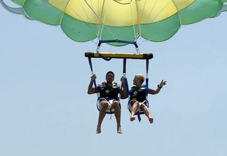 Xuxa é uma verdadeira fã de esportes. A apresentadora do Dancing Brasil gosta tanto dos esportes tradicionais quanto dos mais radicais e garante que algo falta quando ela não consegue se exercitar. Durante uma entrevista para o Esporte Fantástico, Xuxa falou dos esportes que já fez e das principais aventuras que já viveu na prática de exercícios