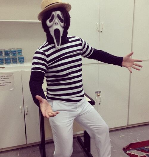 Já viu a Morte sambando? A da foto acima samba muito
+ Dez imagens provam que A Morte é gente como a gente
