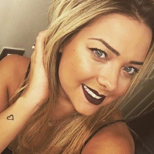 — Toda mulher leva um sorriso no rosto e mil segredos no coração. Clarice Lispector

Os fãs de Carol logo especularam sobre quais seriam as confidências que a loira guarda. "Esses segredos que você guarda envolvem o Neymar?", questionou um deles