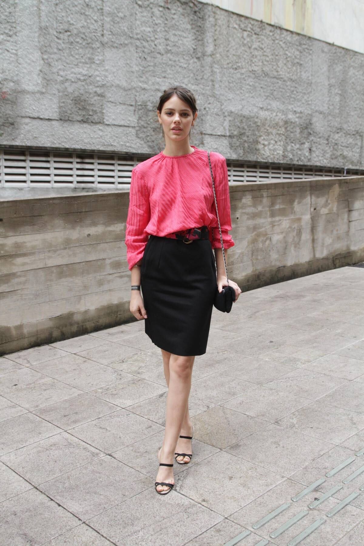 A agenda da SPFW tirou os fashionistas cedo da cama na manhã desta quarta-feira (5). Na programação, o desfile de Alexandre Herchcovitch, um dos mais aguardados da temporada. Realizado na Praça das Artes, no Centro, o evento atraiu convidados elegantes para sua plateia. Laura Neiva, por exemplo, surgiu toda comportada, com camisa pink e saia lápis. Fina, né? Veja os looks de quem passou por lá!

ASSISTA: Com 20 anos de carreira, Gisele Bündchen atrai todos os olhares na SPFW