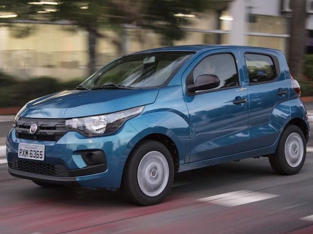 
Fiat Mobi Easy

O carro
0-km mais barato disponível no Brasil também aparece como uma boa opção
para os motoristas que desejam economizar com abastecimento.

 



Cidade: 9,8 km/l (etanol) e 14,2 km/l (gasolina)

Estrada: 11 km/l (etanol) e 15,5 km/l (gasolina)