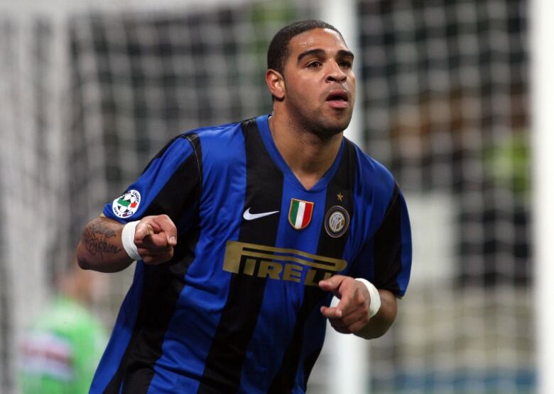 O clube rubro-negro, aliás, foi
quem revelou o jogador, que foi ainda bastante jovem para a Itália, onde
brilhou com a camisa da Fiorentina, do Parma e, principalmente, da Internazionale
de Milão