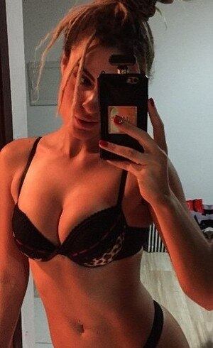 Fernanda Lacerda posta foto sensual
