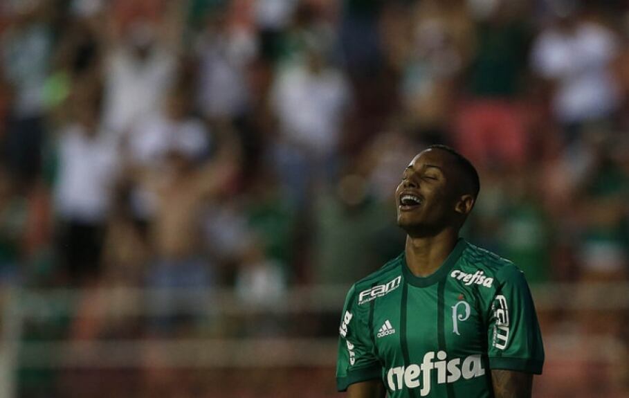 O atacante Fernando assinou com o Shakhtar Donetsk pelas próximas cinco temporadas. Vendido pelo Palmeiras, o atleta de 19 anos chegou ao clube em 2016, quando foi integrado a