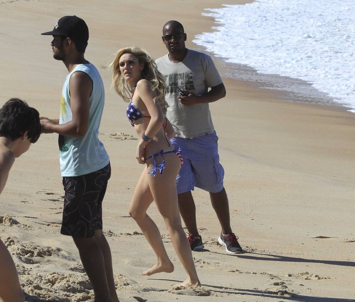 Elenco de Geração Brasil grava na praia de Grumari, no Rio