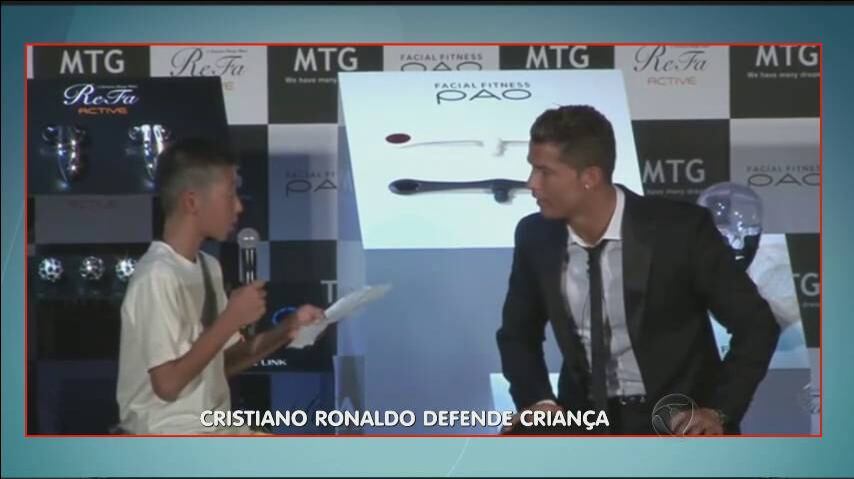

Cristiano Ronaldo surpreendeu os fãs ao defender um “mini
jornalista” que não mediu esforços para tentar falar português



+ Claudia Raia cobra entrada de convidados em festa na sua casa. Clique e assista ao quadro na íntegra