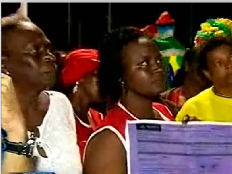 Ambulantes que pagaram R$ 246,61 para estar habilitados a comercializar os produtos permitidos pelos patrocinadores, ficaram foram da área da festa.