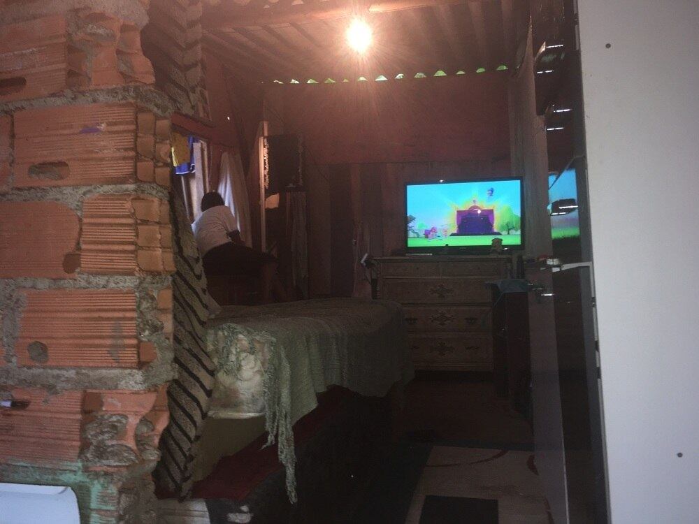 A reportagem do R7 esteve na casa do vendedor ambulante Wilson Alberto Rosa, no extremo da zona sul de SP