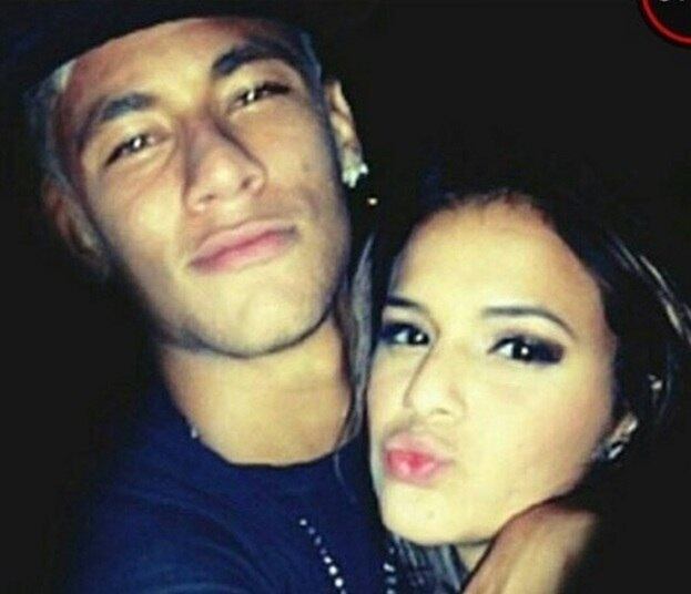 O craque e a atriz começaram a namorar em 2012 e, em agosto de 2014, terminaram. Quando se envolveram, Neymar tinha 20 anos, e Bruna 17