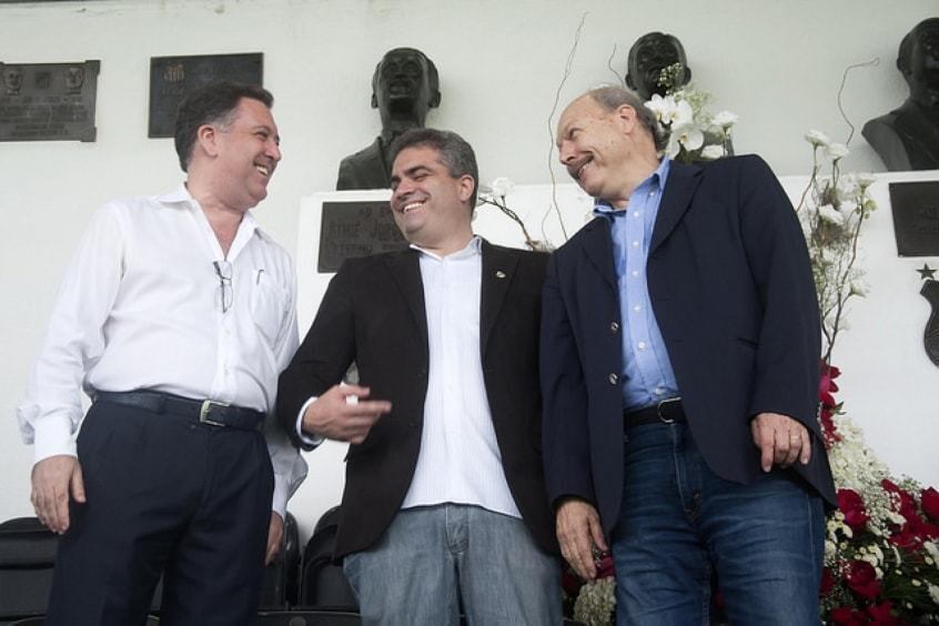 Política agitada - Entre os dias 13 e 30 de junho duas reuniões do Conselho Deliberativo foram realizadas virtualmente e trataram de reprovações distintas das contas do Santos FC, em 2018 e 2019. Quanto ao de 2018, o parecer da Comissão de Inquérito e Sindicância que previa abertura de impedimento contra o presidente José Carlos Peres não passou entre os conselheiros, diferentemente do relatório do Conselho Fiscal que rejeitou as contas de 2019, com consentimento do Conselho Deliberativo.