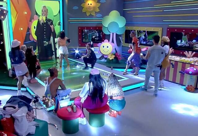 Durante uma das gincanas, Raissa aproveitou para mandar aquela indireta a Lucas Selfie. Até Xuxa ficou surpresa com a coragem da modelo