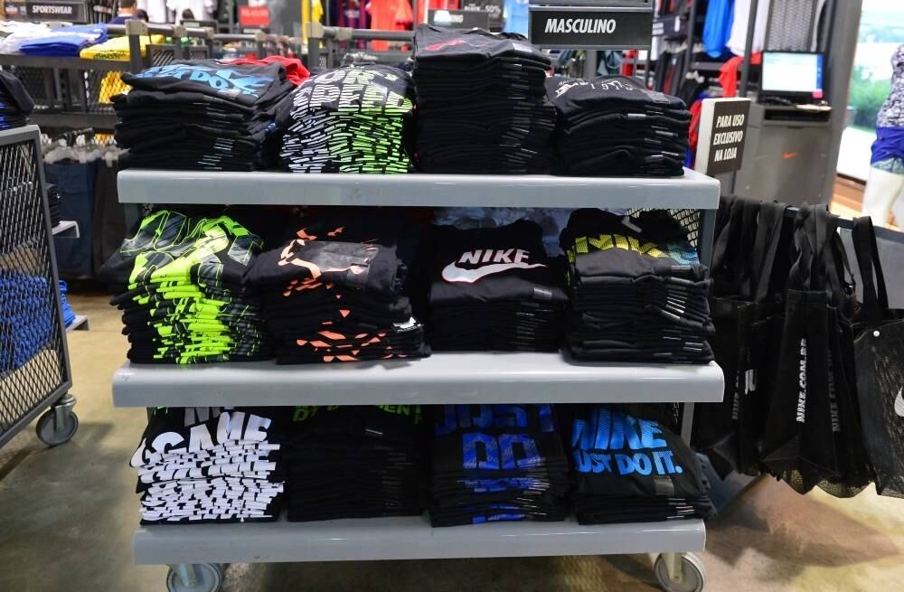 Com lojas no Outlet Premium e no Catarina Fashion Outlet, a Nike Factory Store tem camisetas masculinas a partir de 69,90