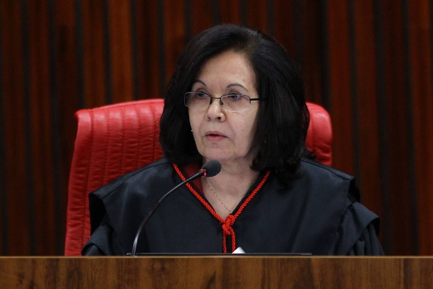 A presidente do STJ (Superior Tribunal de Justiça), ministra Laurita Vaz, está entre os magistrados que mais recebem auxílio-moradia na Corte, mesmo com imóvel próprio na capital federal. Ela ainda não comentou o assunto. O STJ nega qualquer irregularidade no pagamento do auxílio