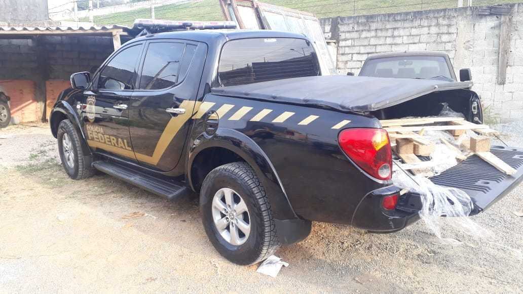 Veículo usado pelos assaltantes foi abandonado em uma comunidade de SP