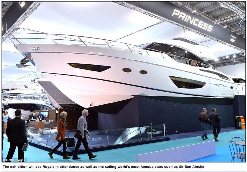 A feria, no entanto não fica restrita aos ricaços. Os visitantes
comuns também podem circular pelo interior dos barcos. A única exigência é a de
retirar os sapatos para não danifica o piso das embarcações

Empresa
projeta Megaiate com design de Batmóvel ao custo de R$ 64 milhões
