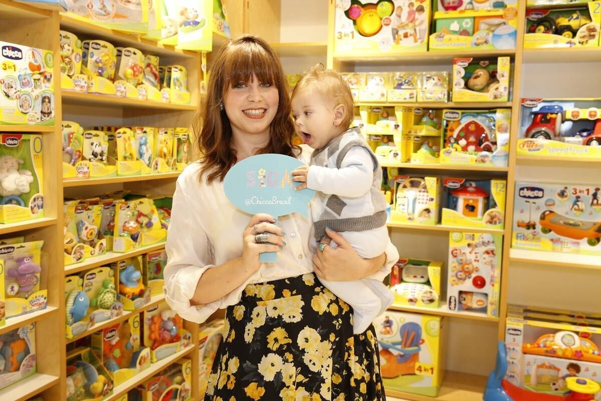 Famosos vão a lançamento da coleção de primavera de uma marca infantil no Rio