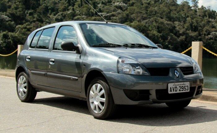 Eduardo declarou um patrimônio de R$ 205 mil, divididos entre um
carro no valor de R$ 45 mil e uma residência que custa R$ 160 mil