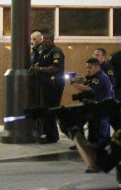 — A gente não se assusta quando vê pessoas armadas aqui, porque o porte de arma é legal. Como no Texas há permissão do porte de arma, então eles aproveitaram dessa situação para atirarem nos policiais