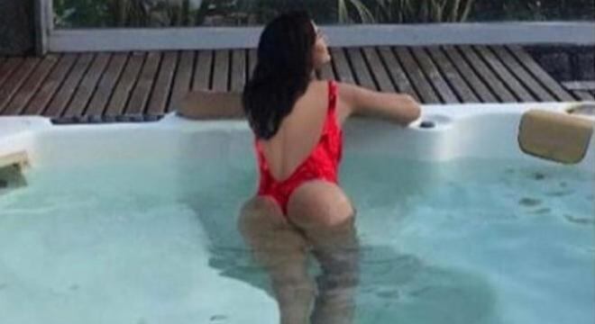 Luma de Oliveira na hidro, na quarentena