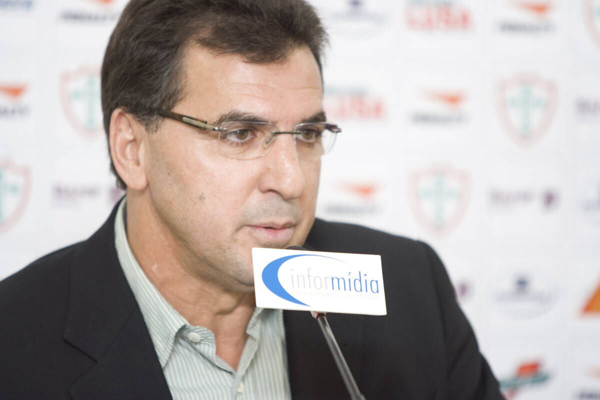 Chegada de Estevam Soares: o treinador chegou na Portuguesa logo após a demissão de Júnior Lopes, filho do experiente Antônio Lopes. Sobre o comando de Estavam, a Lusa teve oito vitórias, dois empates e cinco derrotas, conseguindo assim avançar de fase da Série C. Esta será a segunda passagem do treinador pela Portuguesa, a qual dirigiu também em 2008. Como jogador, Estevam Soares defendeu a Lusa em 1982. Aos 59 anos, ele tem a chance de levar o time do Canindé de volta à Série B
