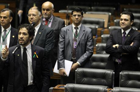 Após confusão, sessão da Comissão mudou de sala e continuou normalmente