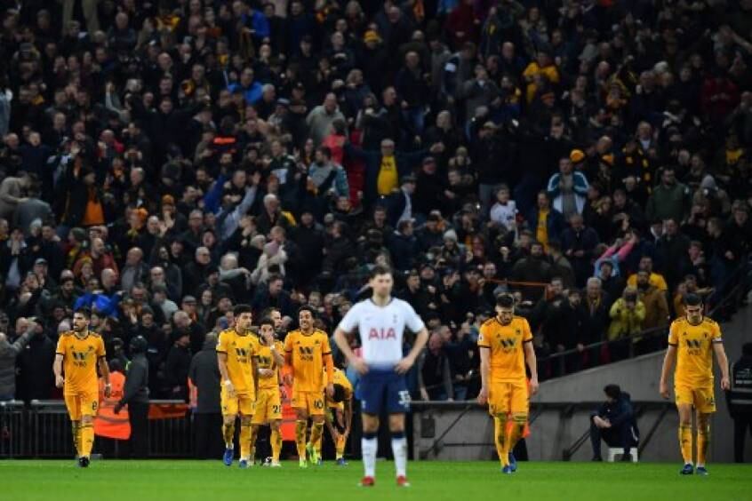 Em casa, o vice-líder Tottenham levou uma virada do Wolverhampton