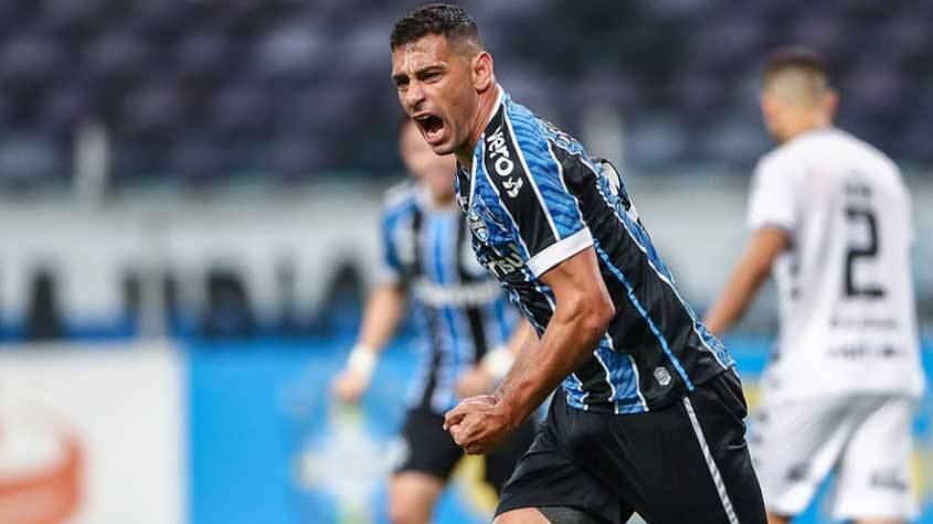 FECHADO! - Nesta semana, o Grêmio anunciou a ''recontratação'' do atacante Diego Souza. O jogador tinha contrato até o fim de 2021 e foi liberado pelo clube para definir seu futuro. Sem opções no mercado, a diretoria optou pela renovação com o seu camisa 29.