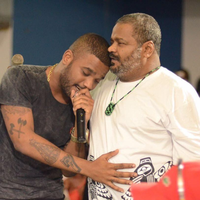 Arlindinho canta as músicas do pai em show