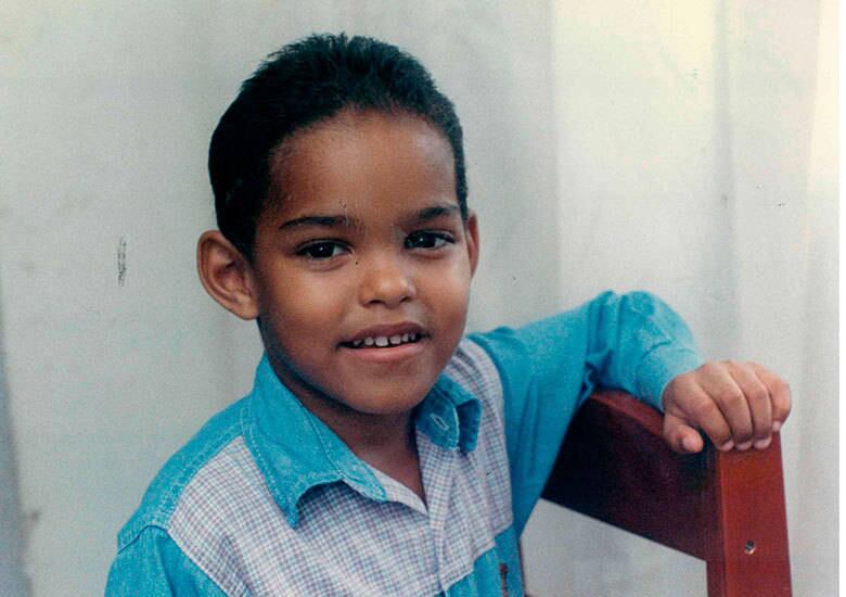 O jovem do interior optou em fazer das ruas da capital baiana
seu lar, mesmo que estes lugares parecem inóspitos em certos momentos. Ele tem
uma casa em Valença que a avó construiu, mas prefere viver nas ruas. O irmão de
Kennedy tem uma vida menos turbulenta e fez escolhas. Hoje ele é policial e
cursa Gestão Pública em uma faculdade no interior.