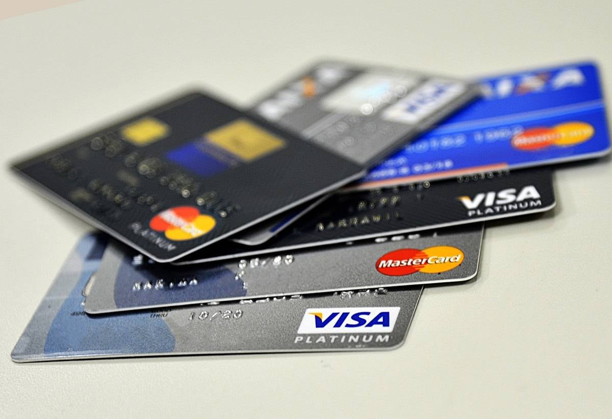 Governo pressiona bancos a baixarem juros do cartão de crédito