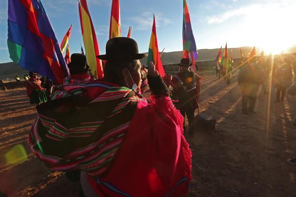 "Não fizemos
um grande acontecimento porque vivemos tempos difíceis em termos de saúde", completou