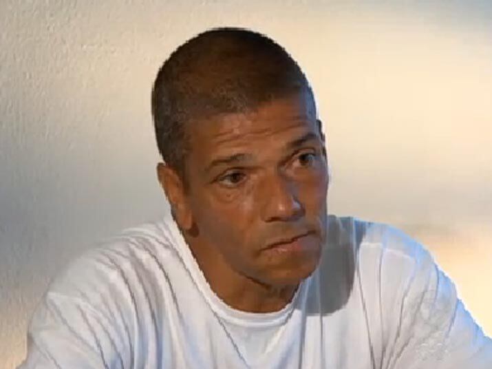 Em entrevista exclusiva a Marcelo Rezende, o homem que assumiu ter matado mais de cem pessoas revela que matou o próprio pai dentro do presídio e comeu um pedaço do coração. Veja na reportagem!
+ Quer ver tudo o que rolou no Cidade Alerta? Veja a íntegra no R7 Play