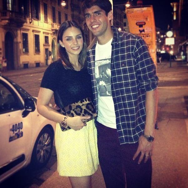 Mas não é só Kaká que está contente com a volta ao Milan. Sua esposa, Carol Celico, não deixou de expressar a felicidade pelo retorno à Itália.

— A Itália foi o lugar onde a gente começou. Quando ele mudou pra lá, a gente ainda namorava. Ele me pediu em casamento em Veneza. Foi lá que em 2007 eu engravidei pela primeira vez e ele ganhou o prêmio de melhor jogador do ano, disse em entrevista para a revista Vogue