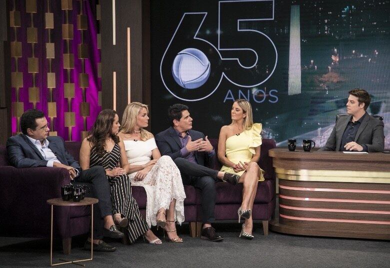 No fim do Programa do Porchat, todos participam da brincadeira Meu Passado Me Condena