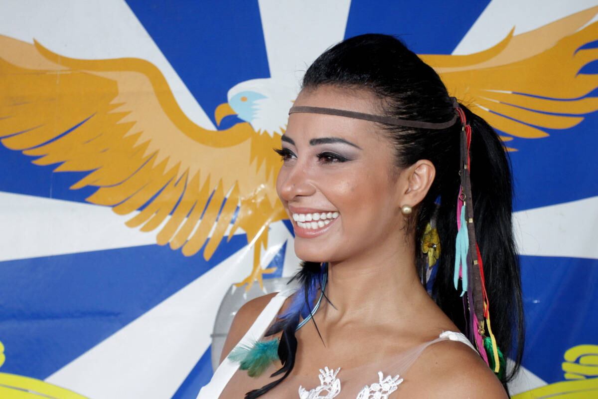 Cinthia Santos, nova rainnha de bateria da Águia de Ouro,  promove churrasco para membros da bateria