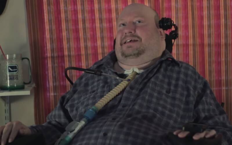 Um jogador de Diablo e Warcraft tem inspirado gamers de todo o mundo. O motivo não são os títulos dos jogos ou os recordes dele, mas a maneira como ele joga: apenas com a boca