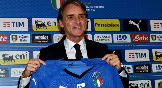Mancini e a camisa que ajudará a defender