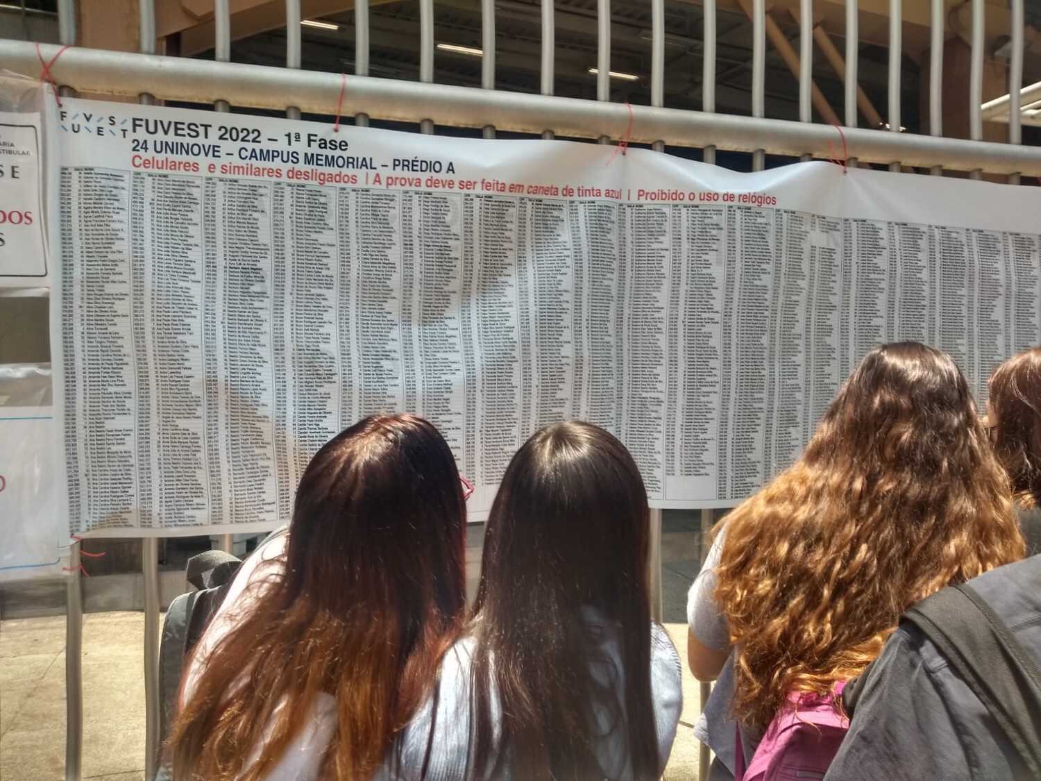 Candidatos chegam para a primeira fase do vestibular da Fuvest