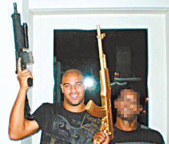 Em 2010, fotos de Adriano com um fuzil de paintball na mão, ao lado de traficantes, foram divulgadas. Ele também apareceu fazendo o sinal da sigla do Comando Vermelho. Como defesa, o jogador disse que se tratava de uma brincadeira e não de uma apologia ao crime. Teve de prestar depoimento na polícia